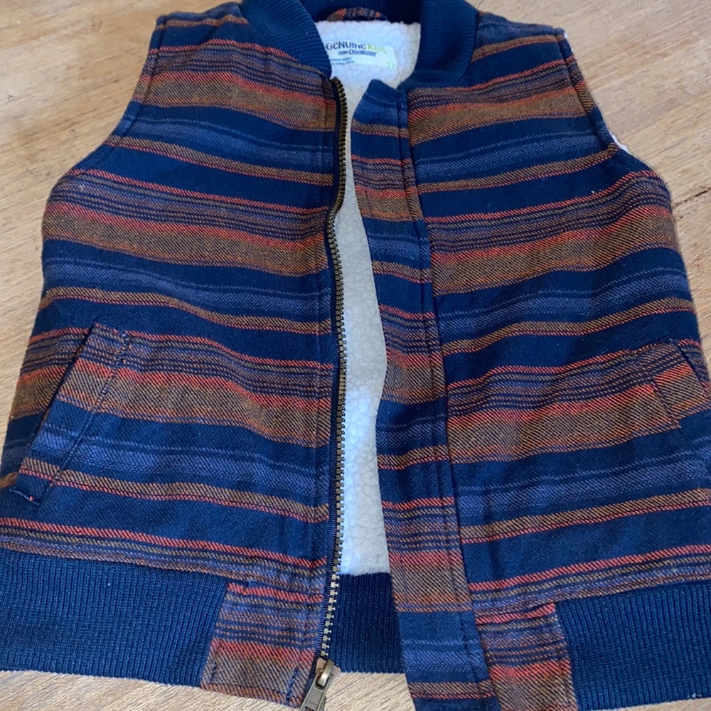 Boys vest size 5t! Excellent condition